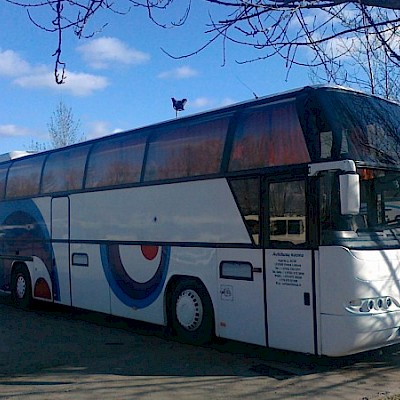 Baltas autobusas